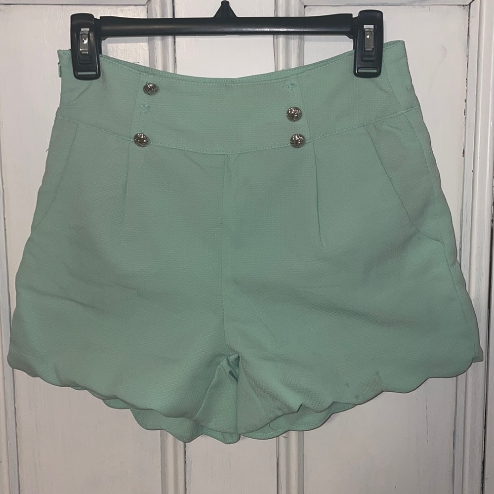 Very J size small, loose summer shorts, mint green, 2 buttons missing.